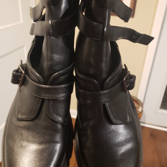 Lug sole ankle booties - Picture 4 of 8